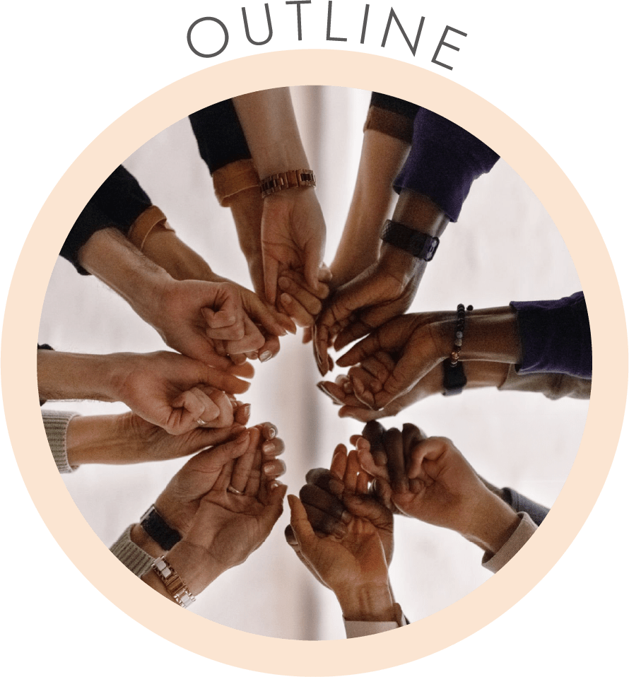 さまざまな人が円になってお互いの手を重ね合わせる様子。