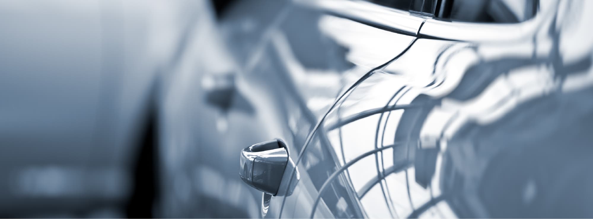 自動車ボディ側面のクローズアップイメージ